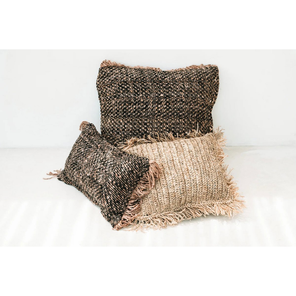 Housse de coussin en coton Oh My Gee – Cuivre Noir – 30×50cm | Bazar Bizar