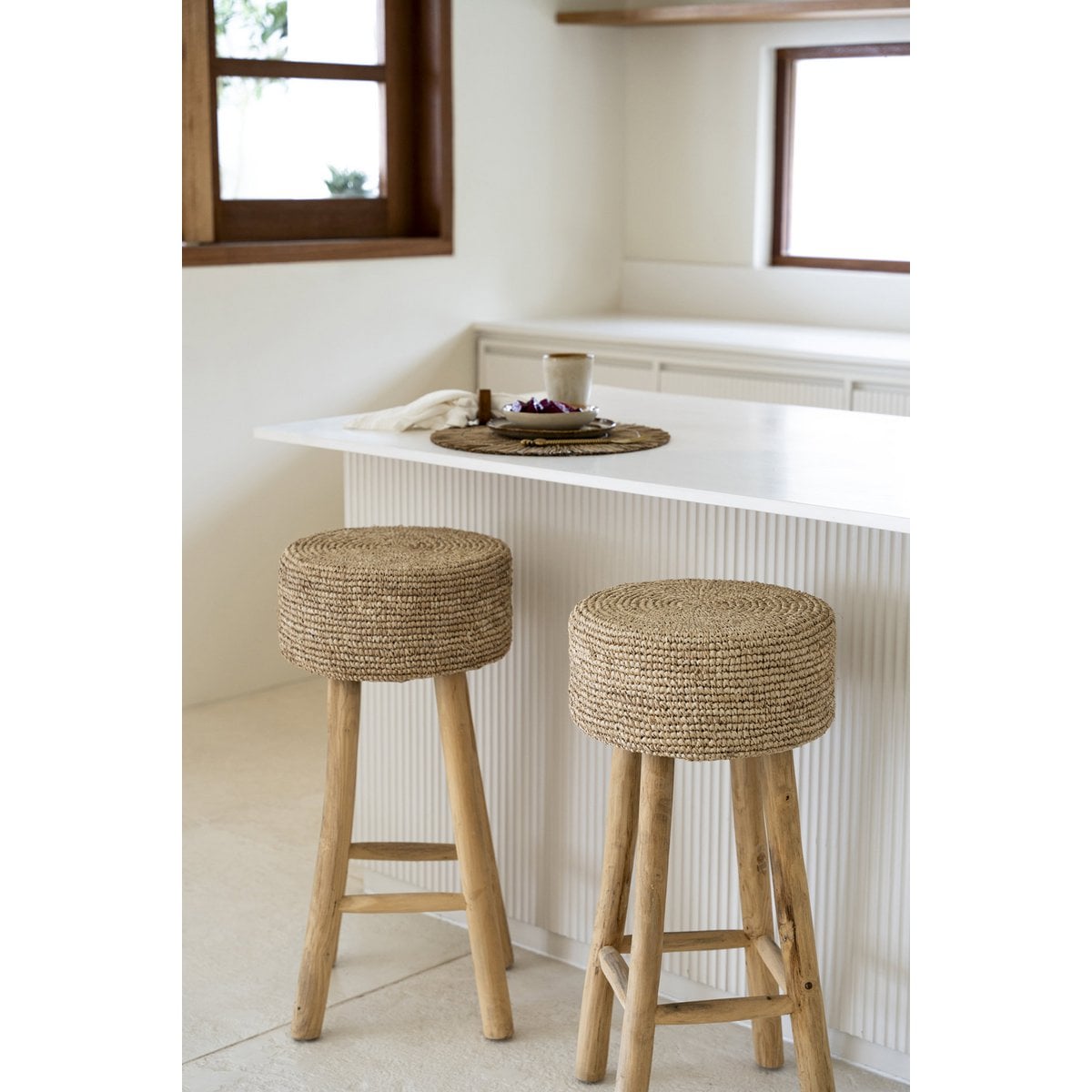 Tabouret de bar en raphia et teck – Naturel – 75cm | Bazar Bizar