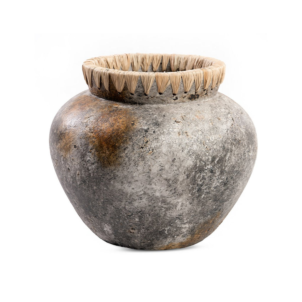 Vase en terre cuite et raphia Styly – Gris Antique – L | Bazar Bizar