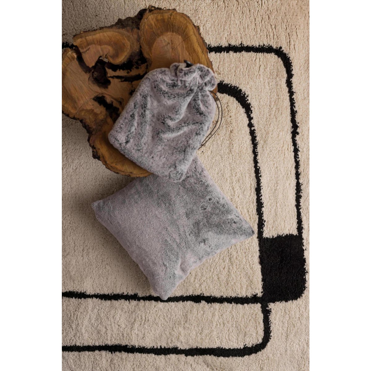 Coussin Kinta Tonnerre aspect polaire 45 × 45 cm