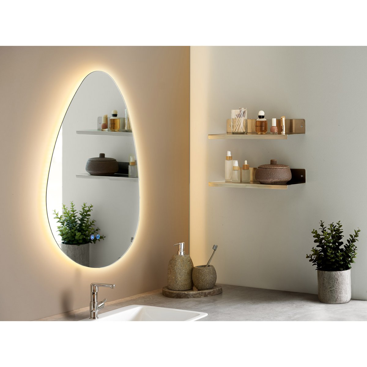 Miroir LED Kiama organique antibuée 58 × 80 cm