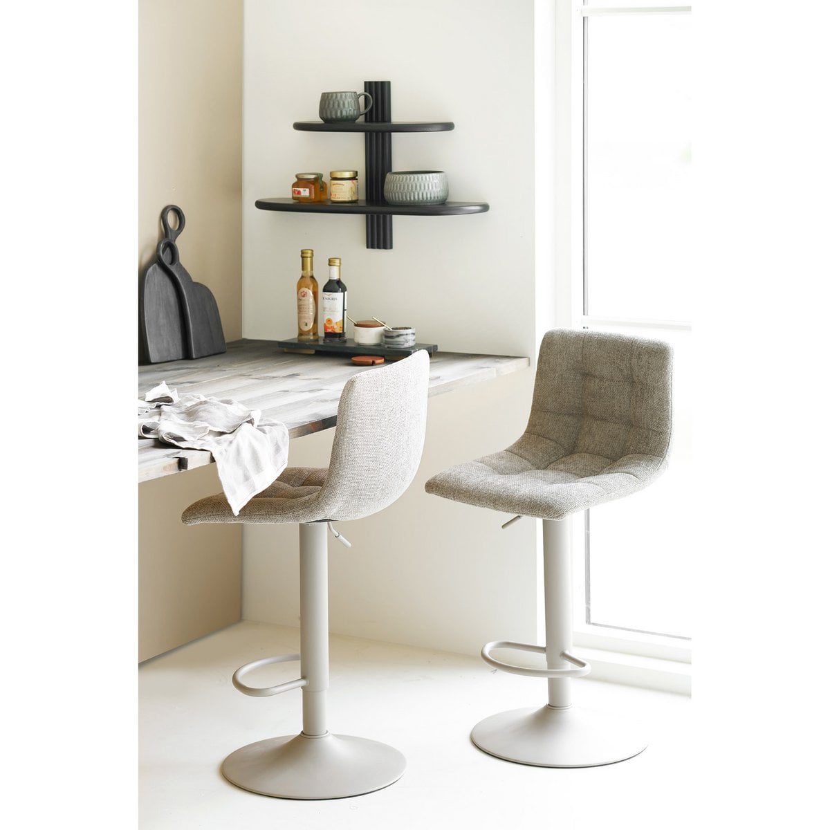 Étagère murale Aliano chêne et noir – 65 × 17,5 × 42,5 cm