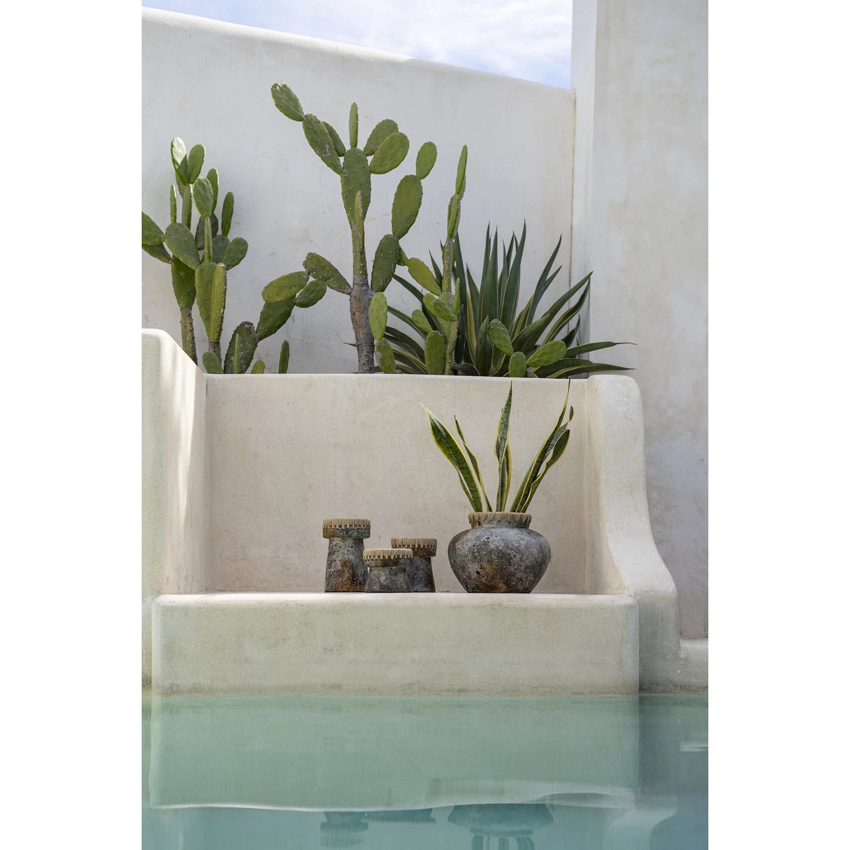 Vase en terre cuite et raphia Styly – Gris Antique – L | Bazar Bizar