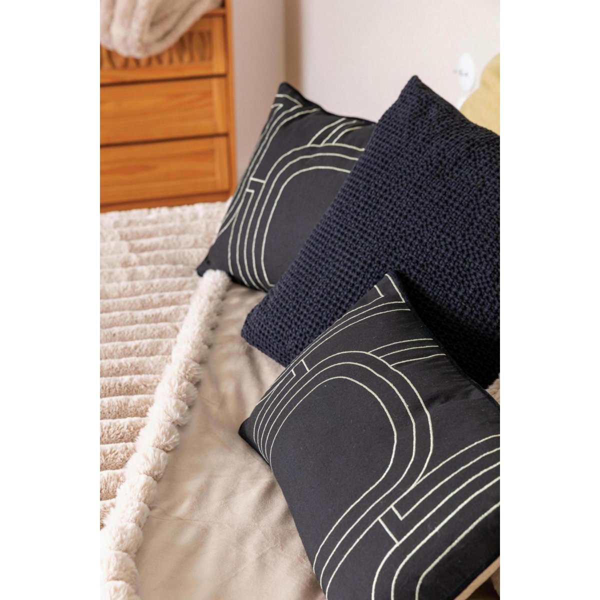 Coussin Recyclé Maia Caviar – 45 x 45 cm