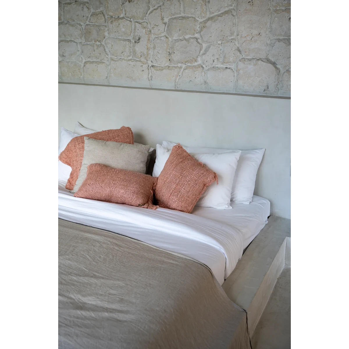 Housse de coussin en coton Oh My Gee – Rose Saumon – 30×50cm | Bazar Bizar