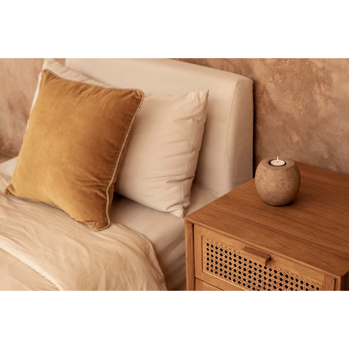 Table de nuit Harmony en teck et rotin naturel – 2 tiroirs
