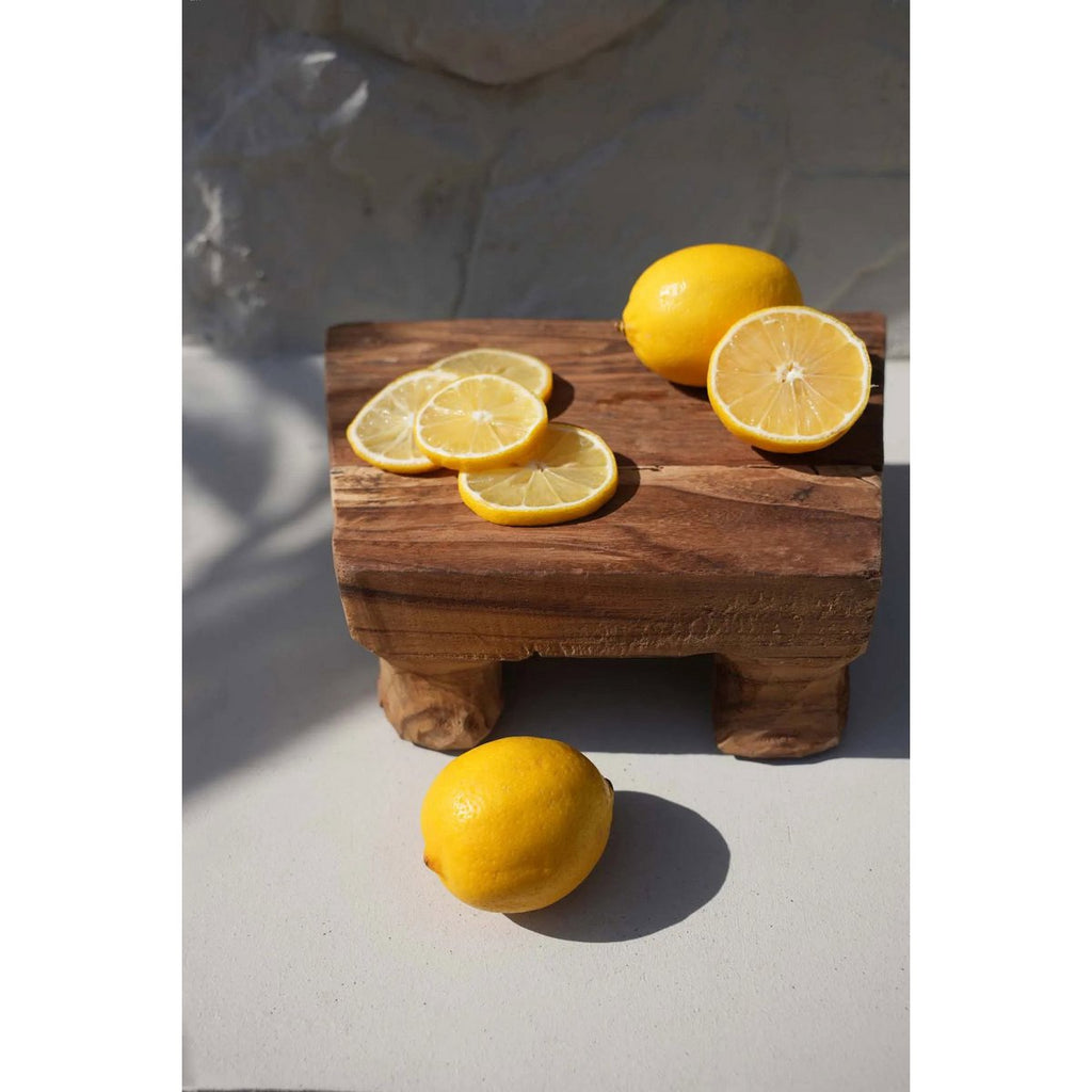 Plateau en teck massif Yummy Tray – Naturel – Pieds Surelevés | Bazar Bizar
