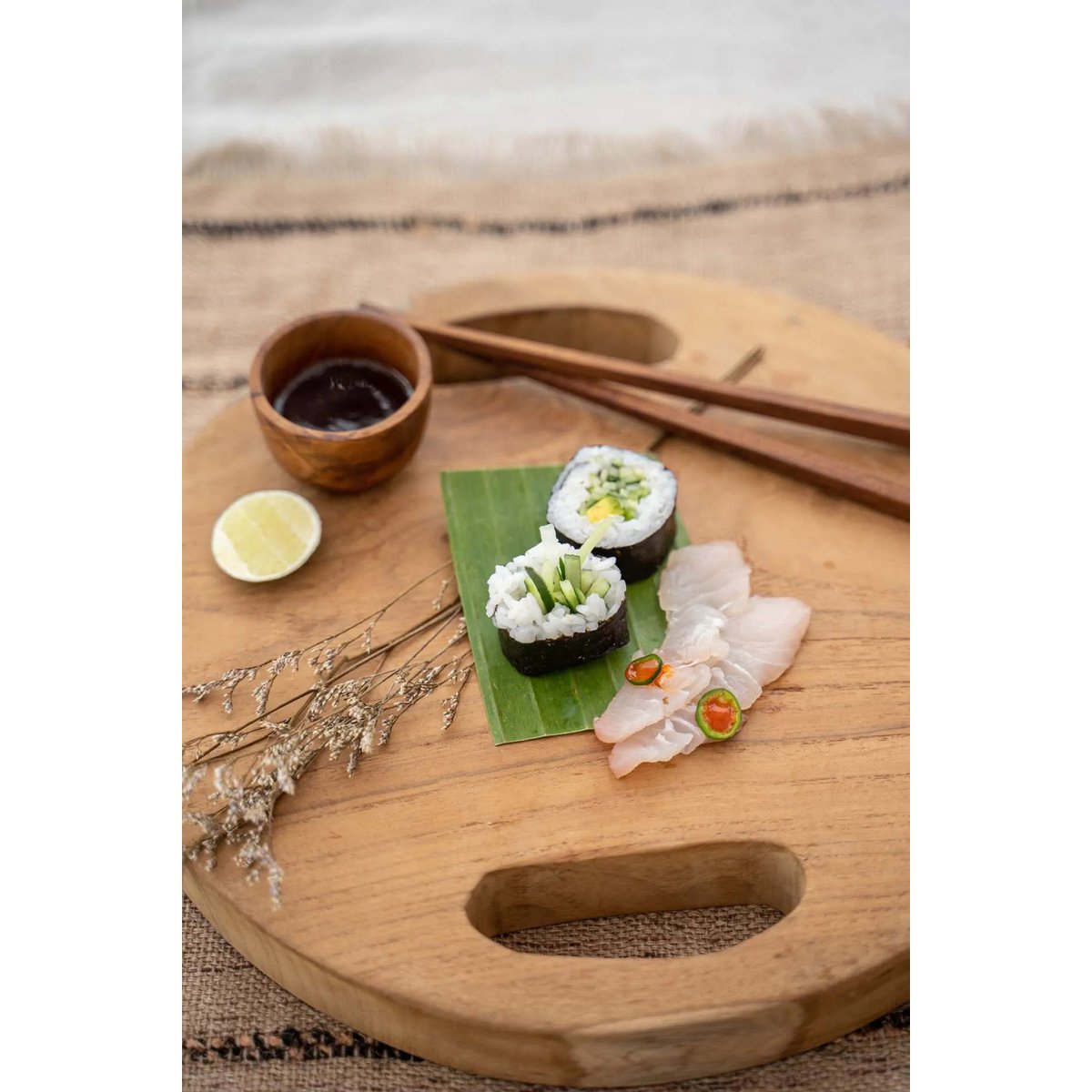 Plateau à bord naturel en teck massif – Naturel – M | Bazar Bizar