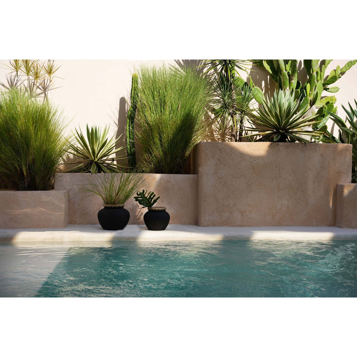 Vase en terre cuite et raphia Styly – Noir Naturel – M | Bazar Bizar