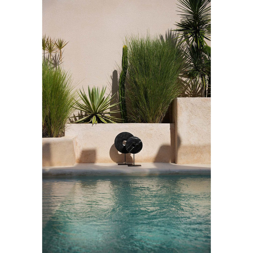 Disque en marbre noir sur support 40 cm