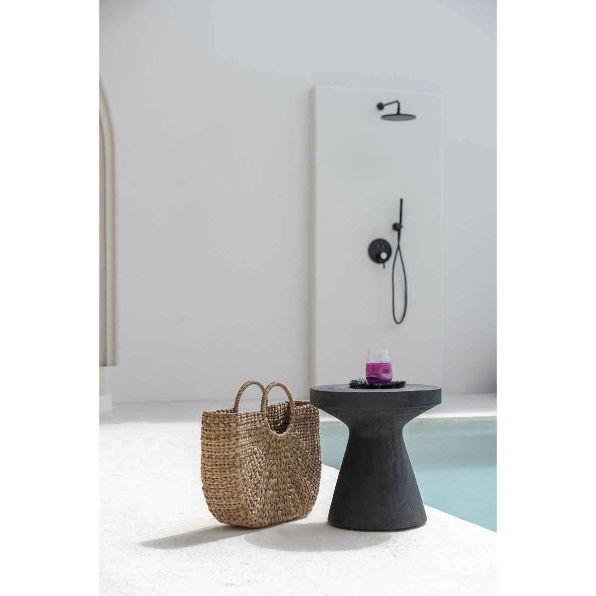 Table d’appoint en bois de suar Gravity – Noir | Bazar Bizar