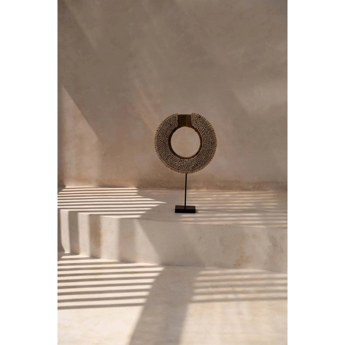Shell Réunion sur support – décoration en coquillages naturels, 48 cm