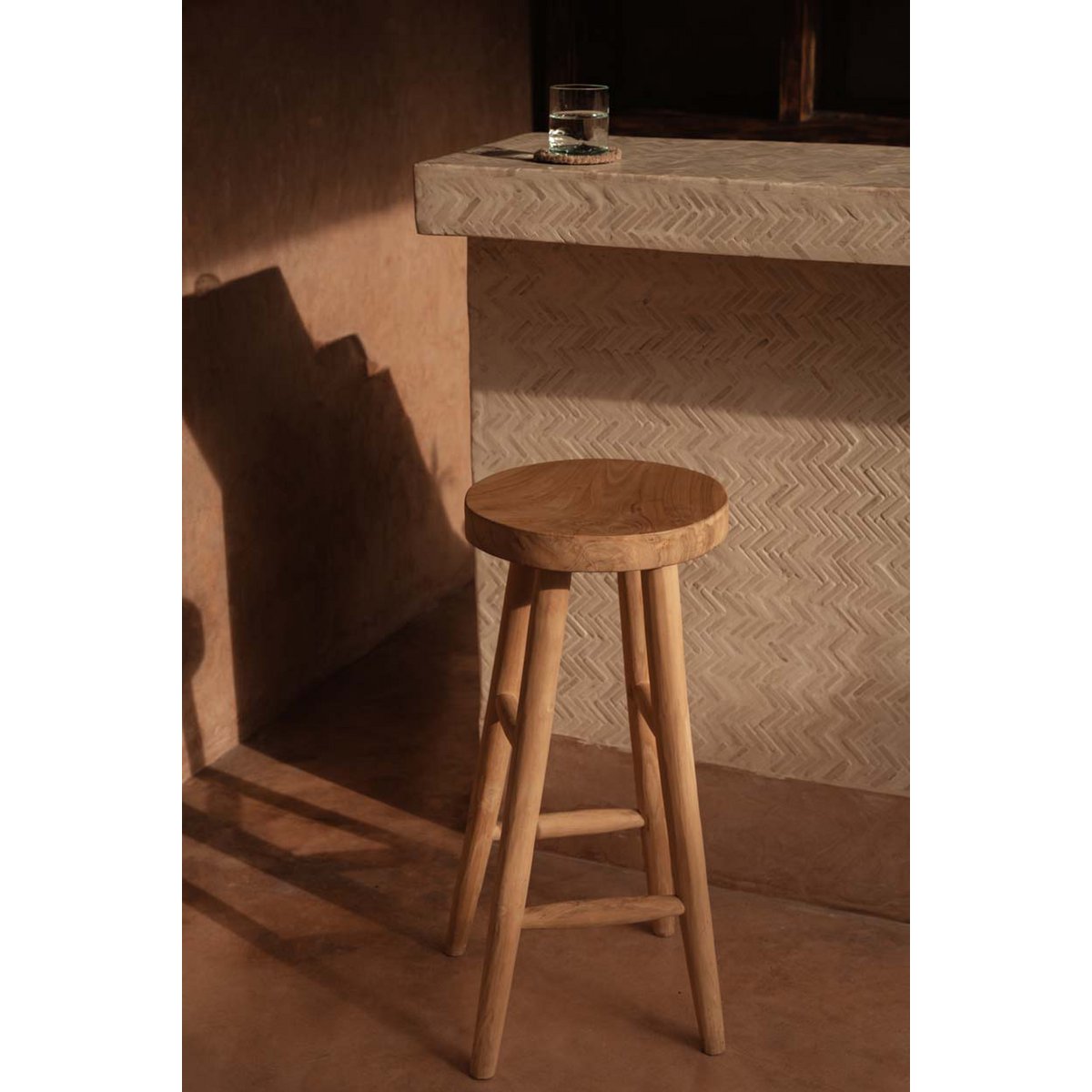 Tabouret de bar en bois de teck Kedut – Naturel – 75cm | Bazar Bizar