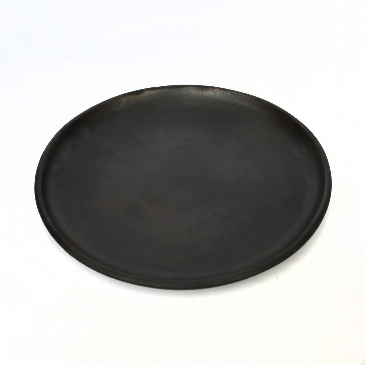 Assiette en terre cuite brûlée Burned Classic – Noir – L | Bazar Bizar