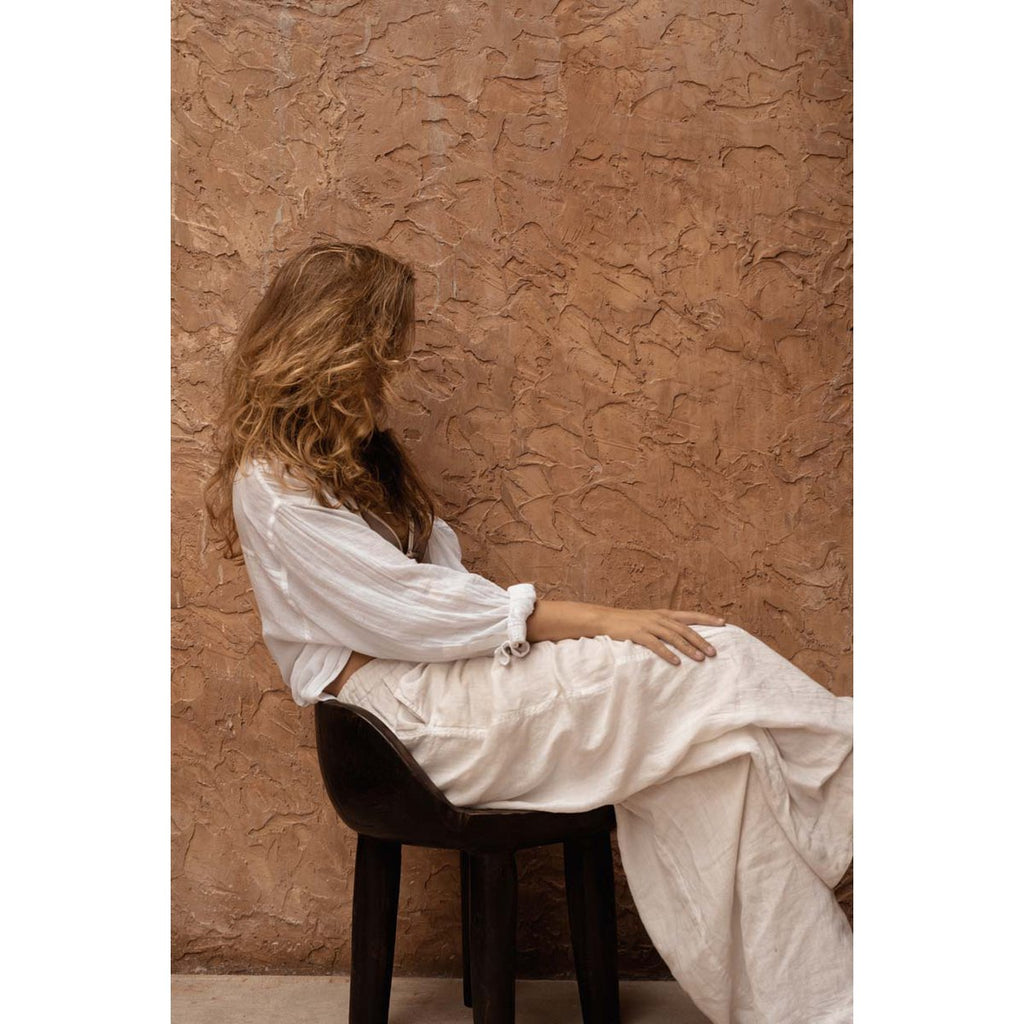 Chaise basse The Sit Happens – Noyer foncé | Bazar Bizar