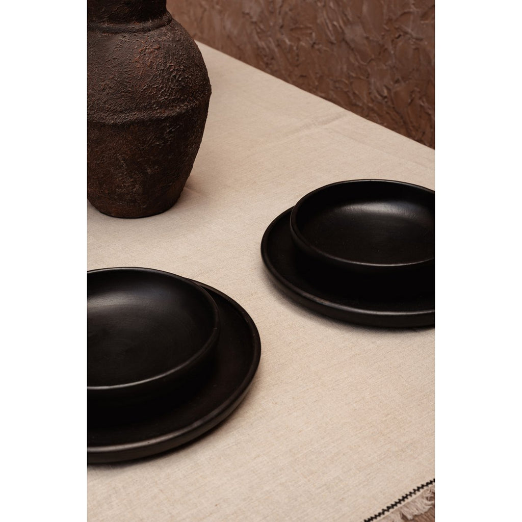Assiette en terre cuite brûlée Burned Classic – Noir – M | Bazar Bizar
