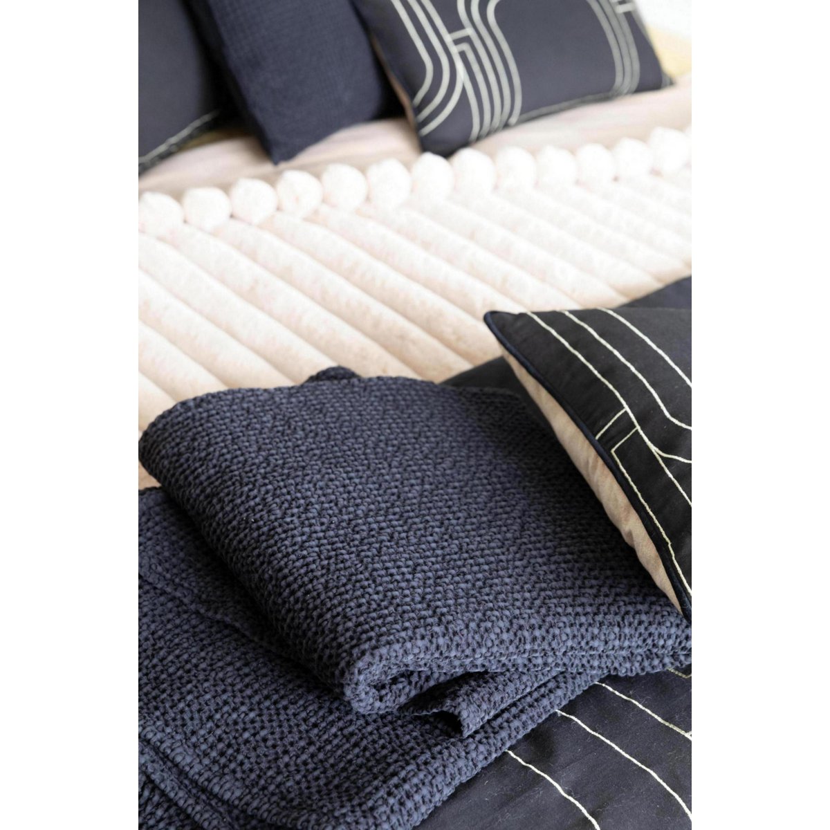 Plaid Recyclé Maia Caviar – 140 x 200 cm