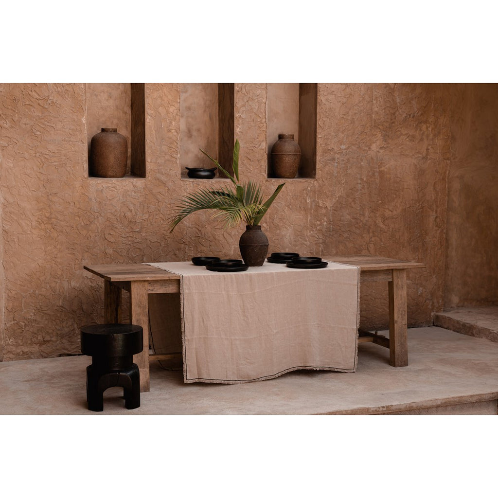 Tabouret en bois massif Squat Spot – Noir | Bazar Bizar