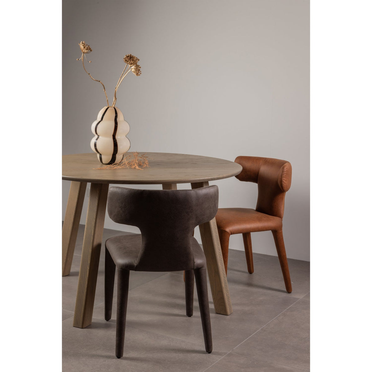 NOBLE CHAISE DE SALLE A MANGER ASPECT CUIR COGNAC