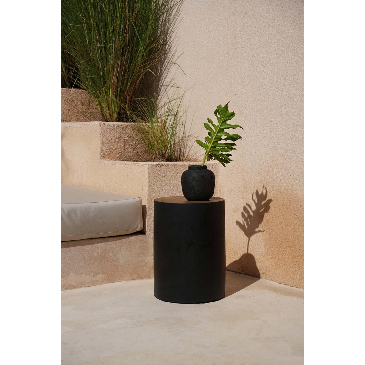 Vase en terre cuite Peaky – Noir – S | Bazar Bizar