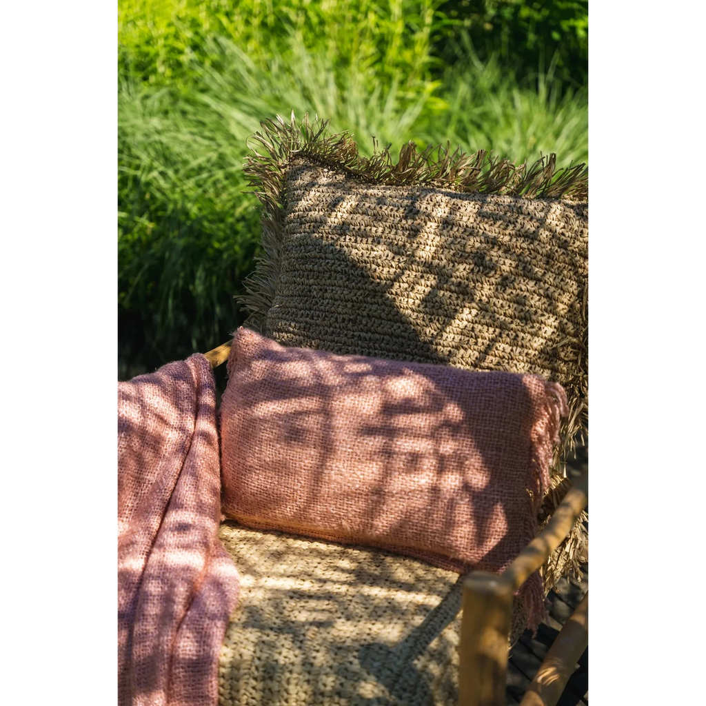 Housse de coussin en coton Oh My Gee – Rose Saumon – 30×50cm | Bazar Bizar