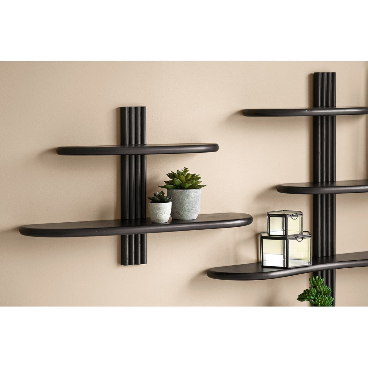 Étagère murale Aliano chêne et noir – 65 × 17,5 × 42,5 cm