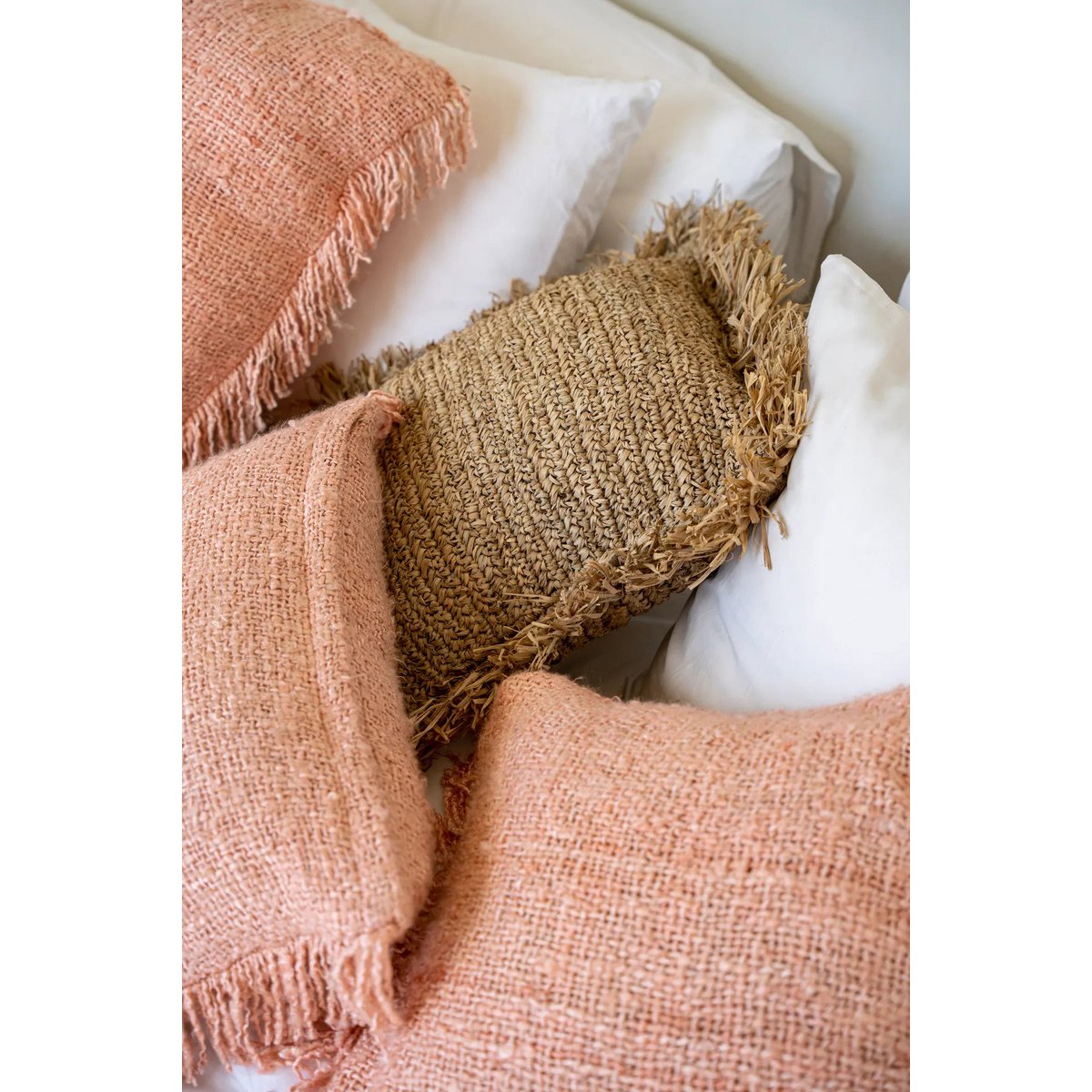 Housse de coussin en coton Oh My Gee – Rose Saumon – 60×60cm | Bazar Bizar