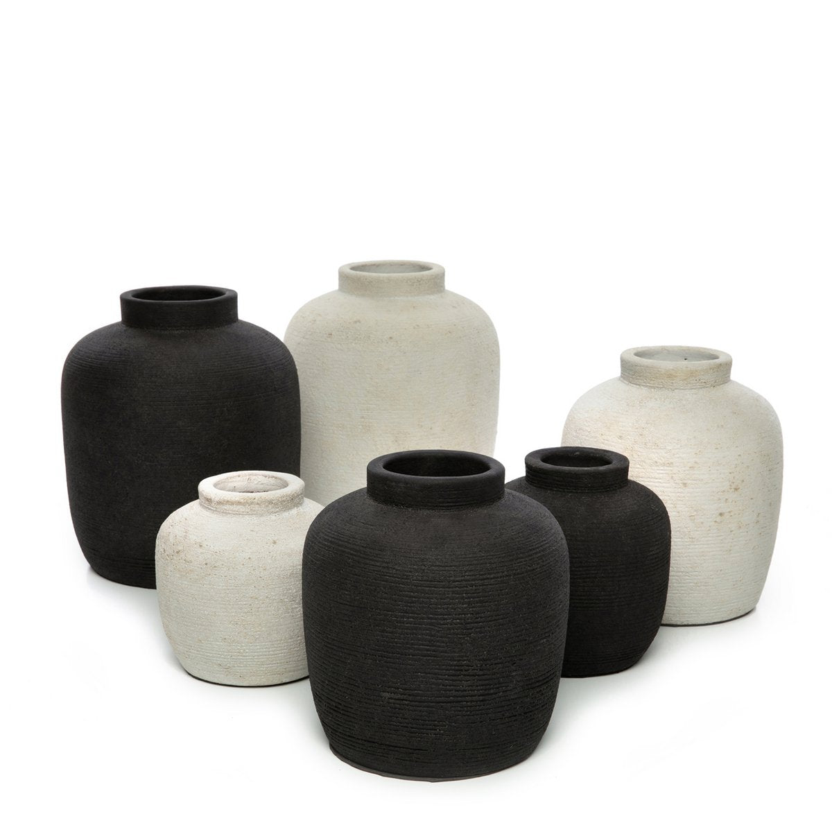Vase en terre cuite Peaky – Noir – M | Bazar Bizar