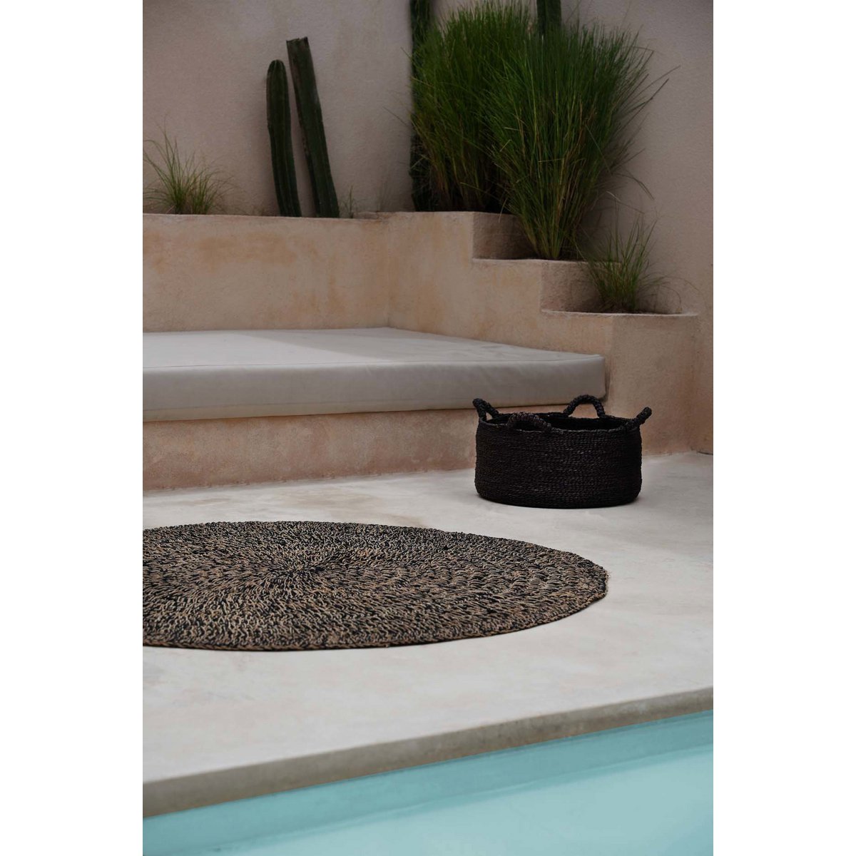 Panier de rangement en herbes marines Quatre Mains – Noir – M | Bazar Bizar
