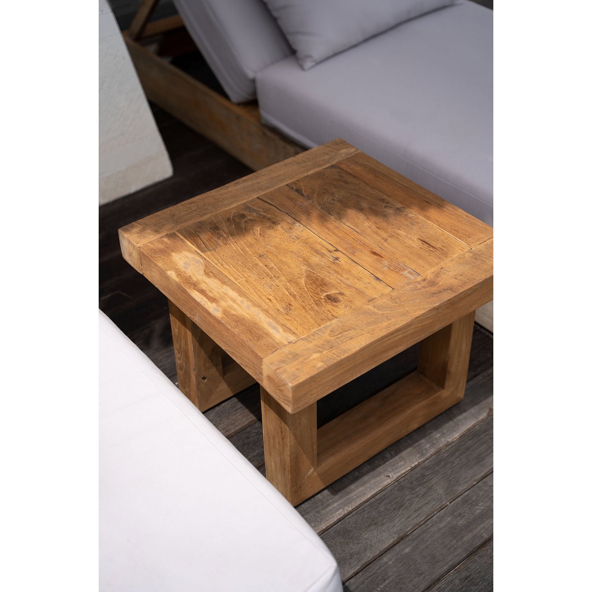 Table d’appoint en teck récupéré – Naturel | Bazar Bizar