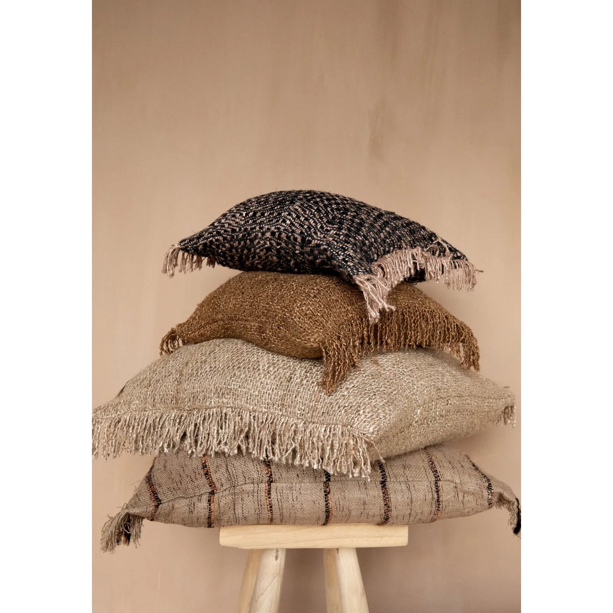 Housse de coussin en coton Oh My Gee – Beige – 60×60cm | Bazar Bizar