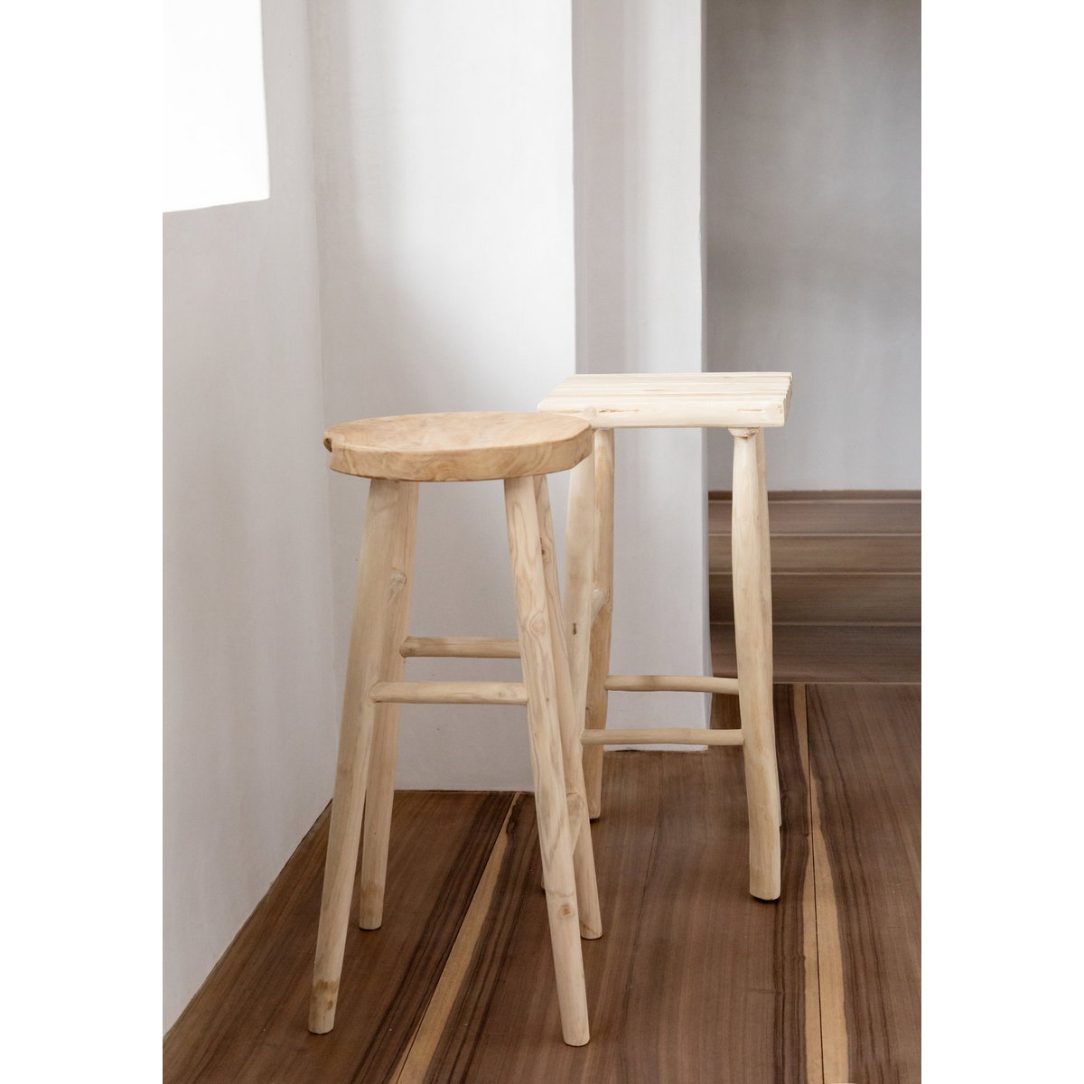 Tabouret de bar en bois de teck Kedut – Naturel – 75cm | Bazar Bizar