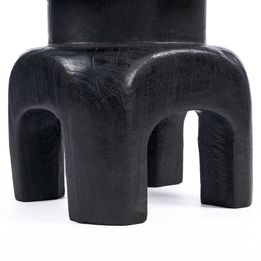 Tabouret en bois massif Squat Spot – Noir | Bazar Bizar