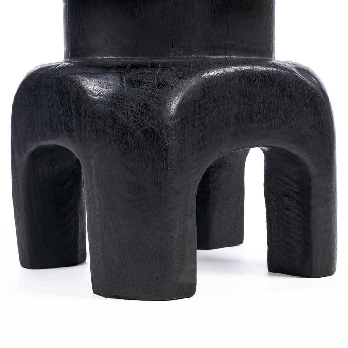 Tabouret en bois massif Squat Spot – Noir | Bazar Bizar