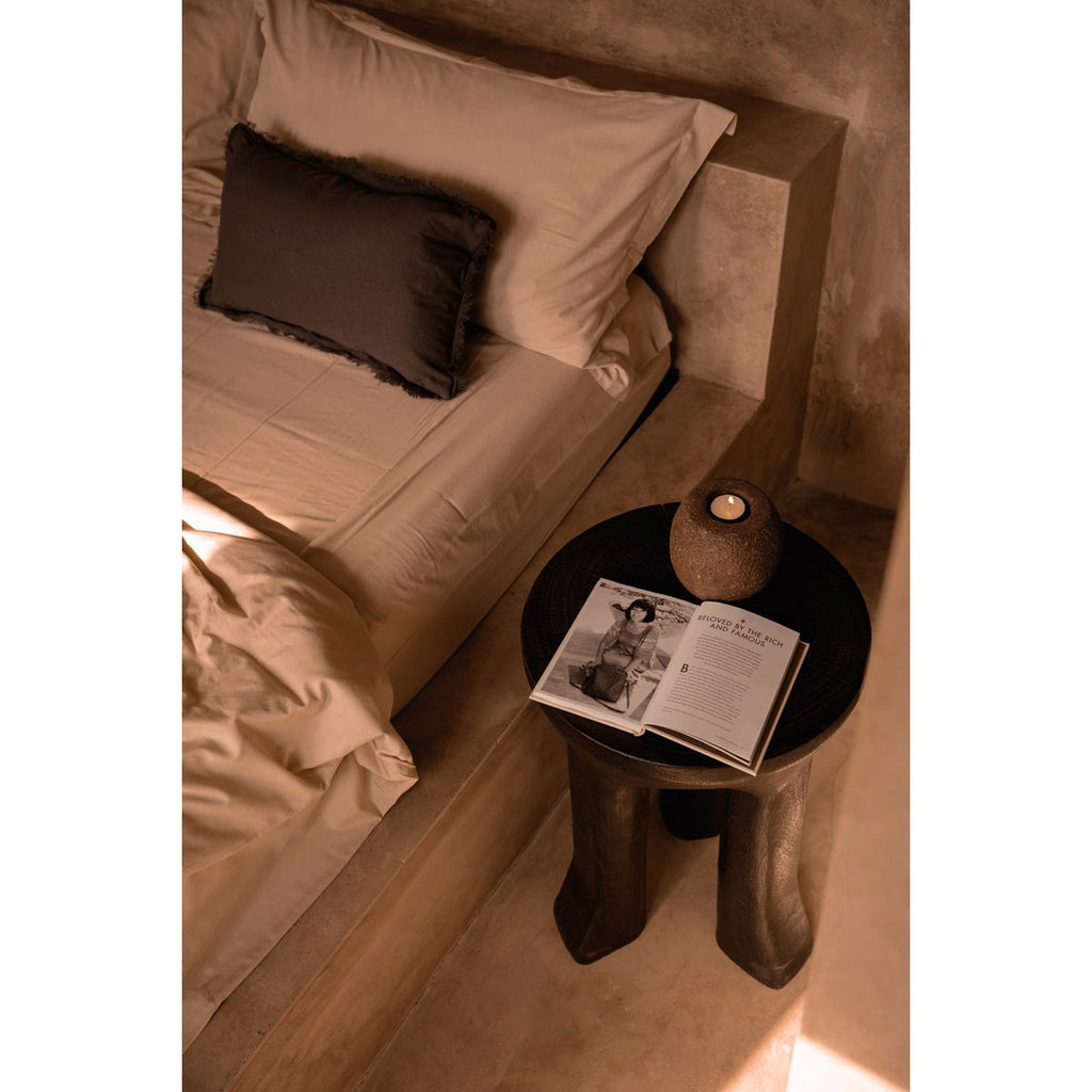 Table d’appoint trépied Java – Noyer foncé | Bazar Bizar