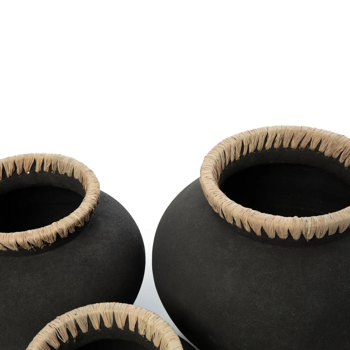 Vase en terre cuite et raphia Styly – Noir Naturel – M | Bazar Bizar