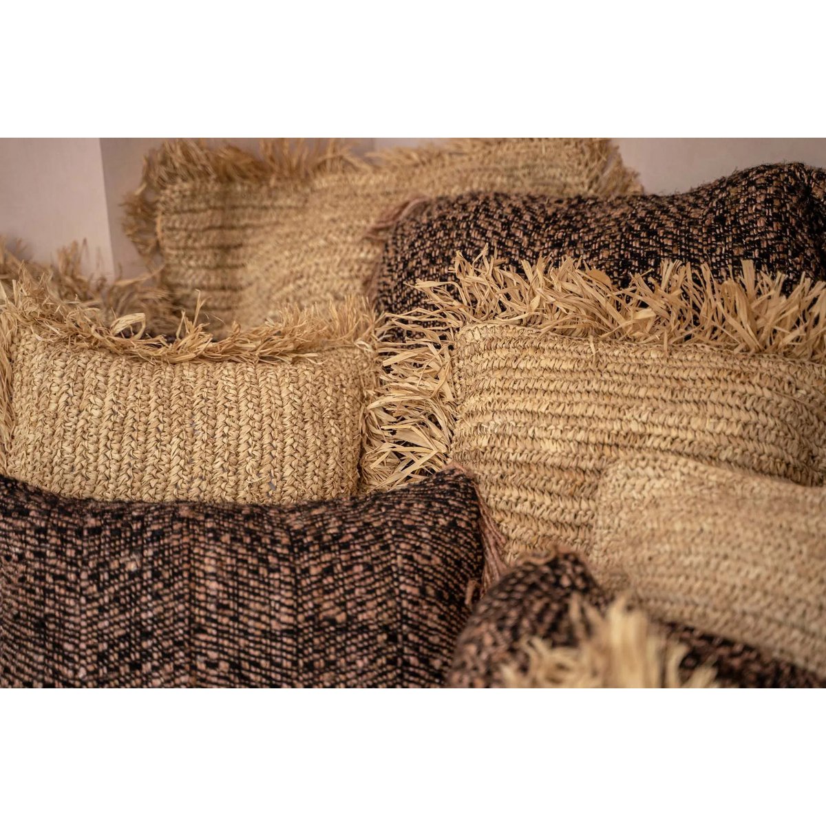 Housse de coussin en coton Oh My Gee – Cuivre Noir – 30×50cm | Bazar Bizar