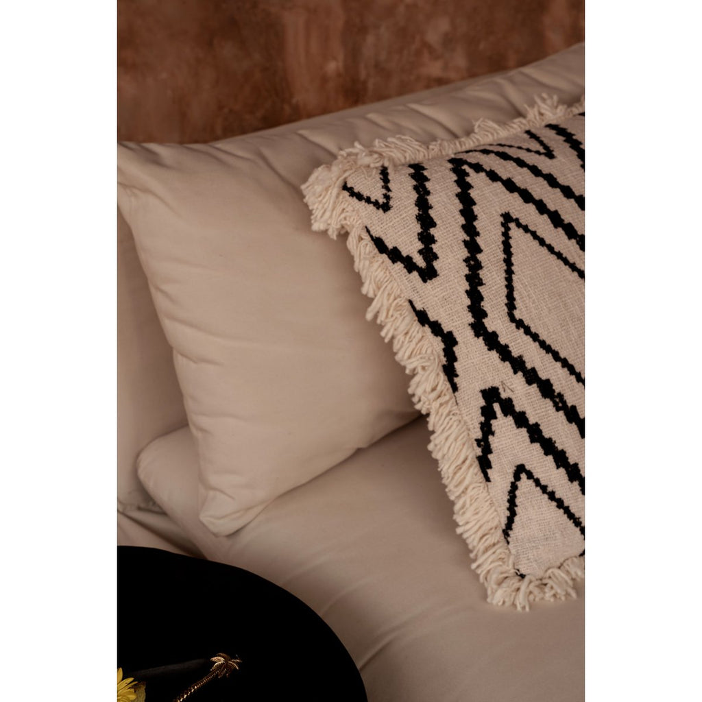 Housse de coussin géométrique Sahara Diamond – Noir Naturel – 50×50cm | Bazar Bizar