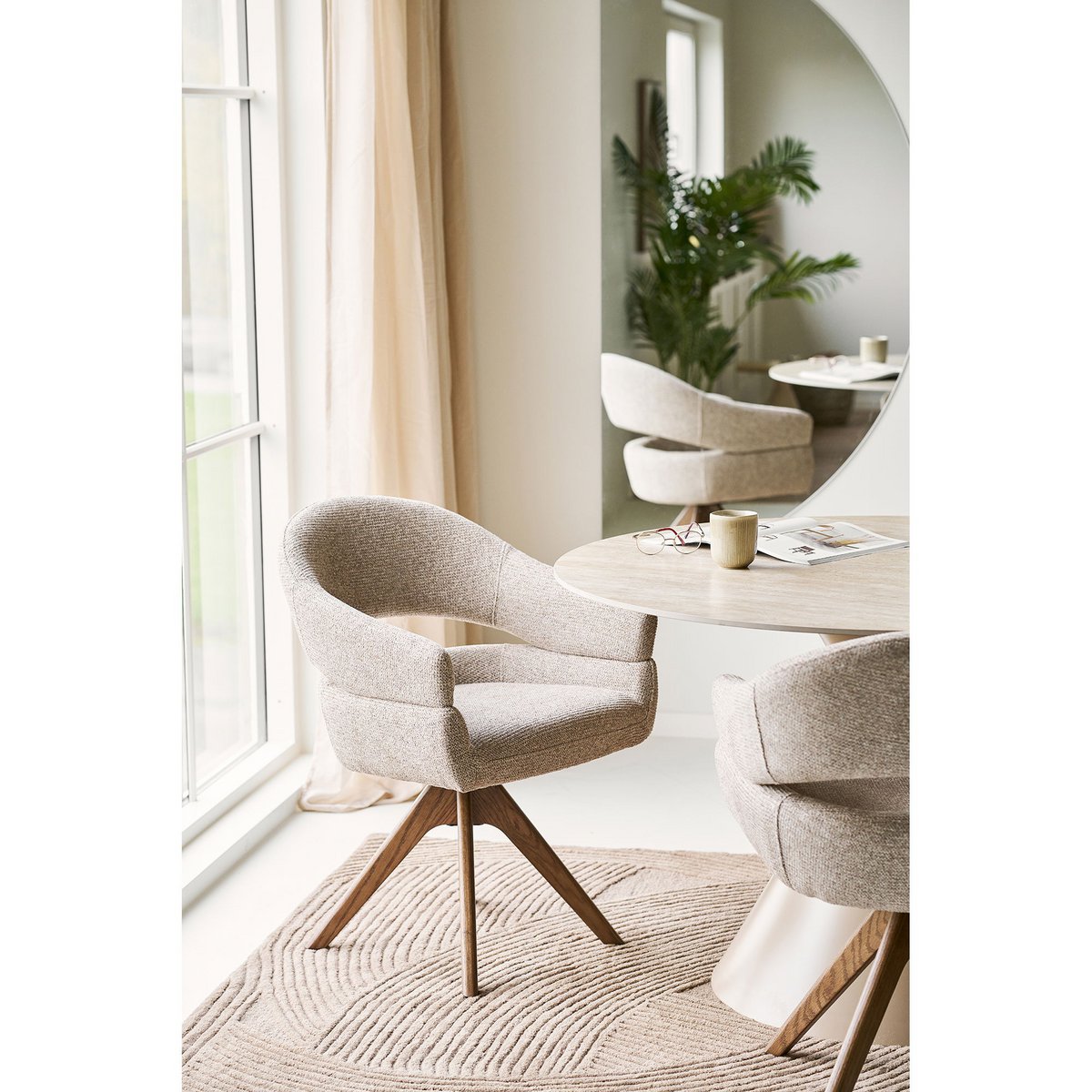 Chaise de Salle à Manger Dover - Tissu Sable Chiné & Pieds Chêne Brun Pivotants