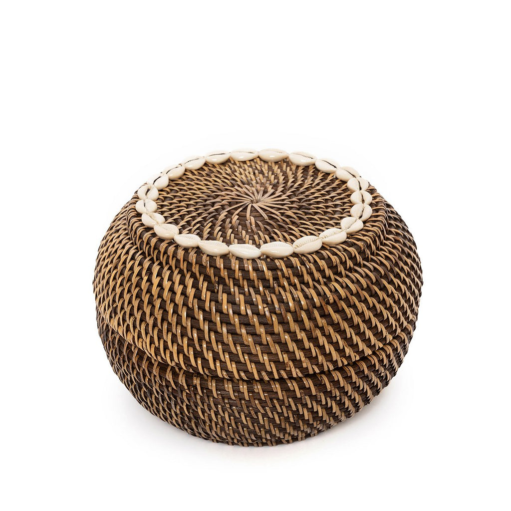 Panier en rotin orné de cauris Colonial Peek-a-Boo – Brun Naturel – M | Bazar Bizar