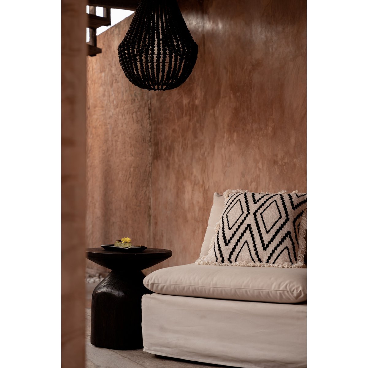 Housse de coussin géométrique Sahara Diamond – Noir Naturel – 50×50cm | Bazar Bizar