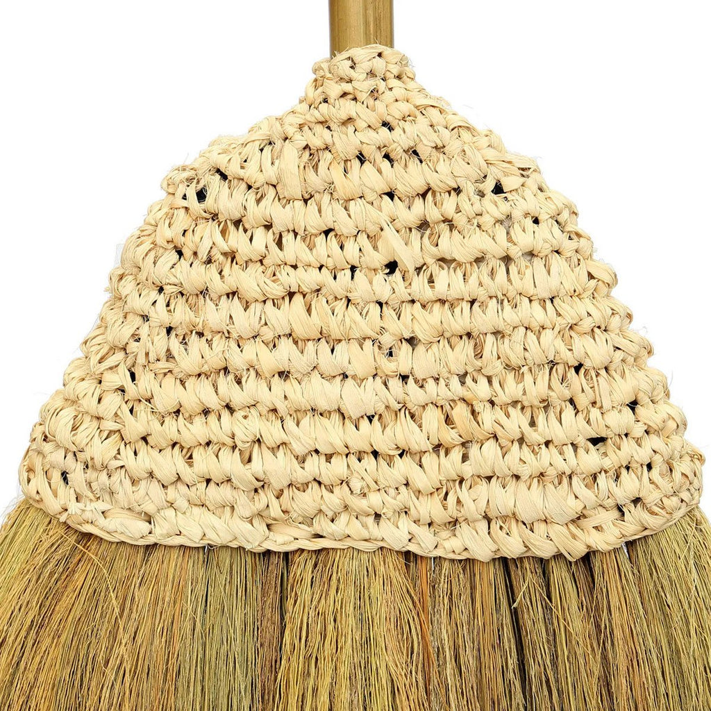 Balai décoratif en raphia naturel – The Raphia Broom | Bazar Bizar
