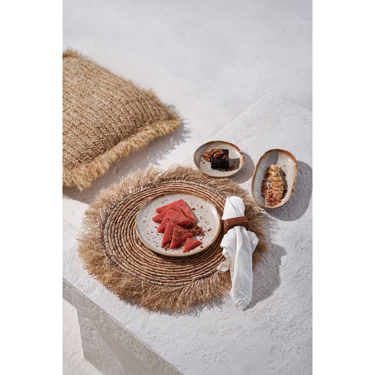 Assiette à salade en grès Cascais – Blanc Bord Marron | Bazar Bizar