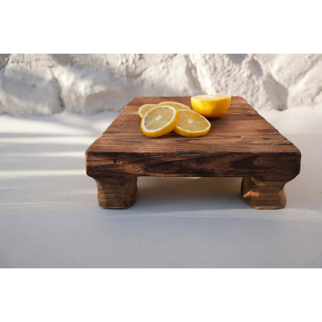Plateau en teck massif Yummy Tray – Naturel – Pieds Surelevés | Bazar Bizar