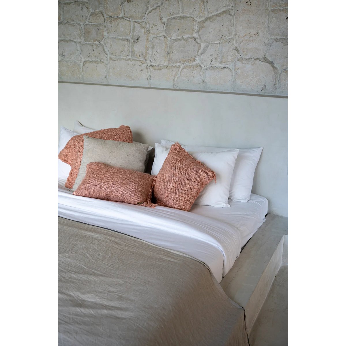 Housse de coussin en coton Oh My Gee – Rose Saumon – 40×40cm | Bazar Bizar
