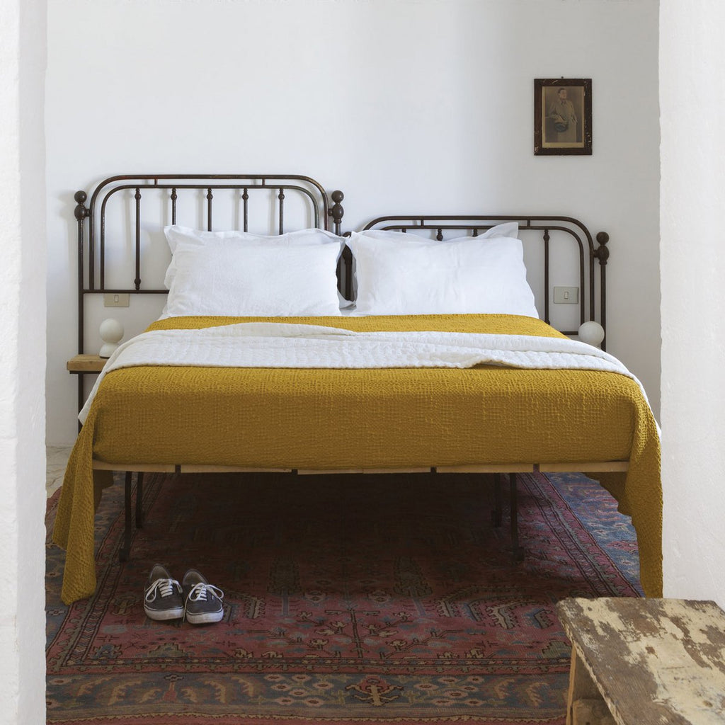 Jeté de lit Tana Maïs en coton stonewashed 180 × 260 cm