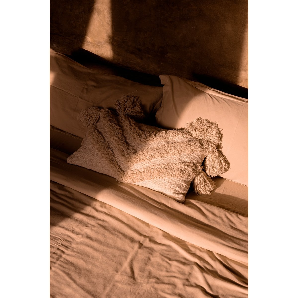 Housse de coussin à pompons Nomad – Crème – 35×60cm | Bazar Bizar