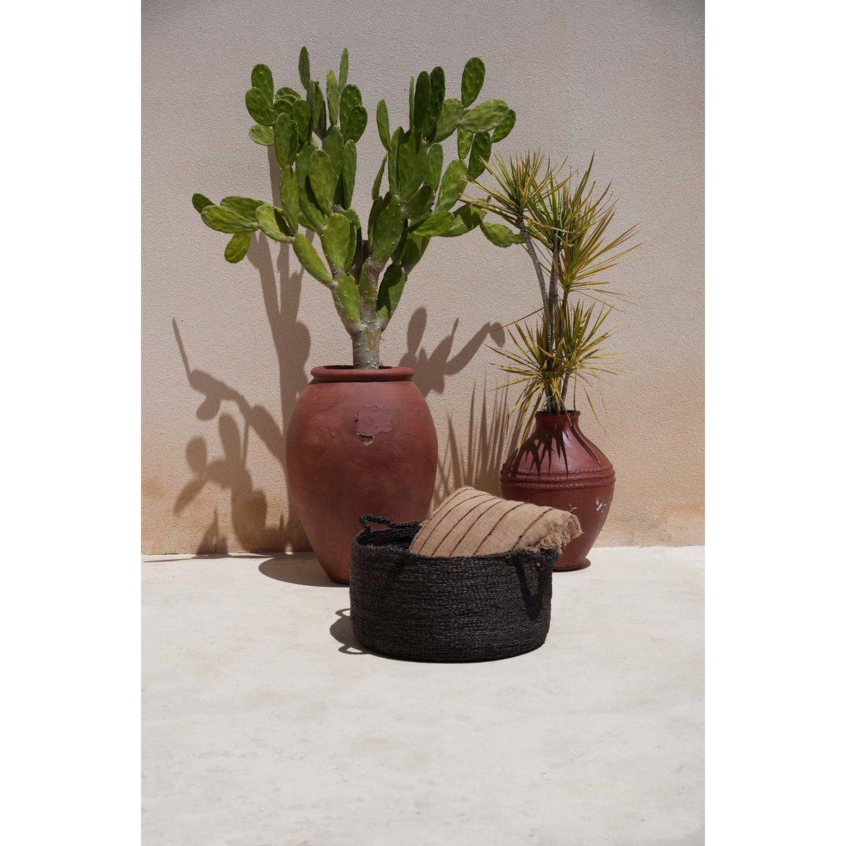 Panier de rangement en herbes marines Quatre Mains – Noir – M | Bazar Bizar