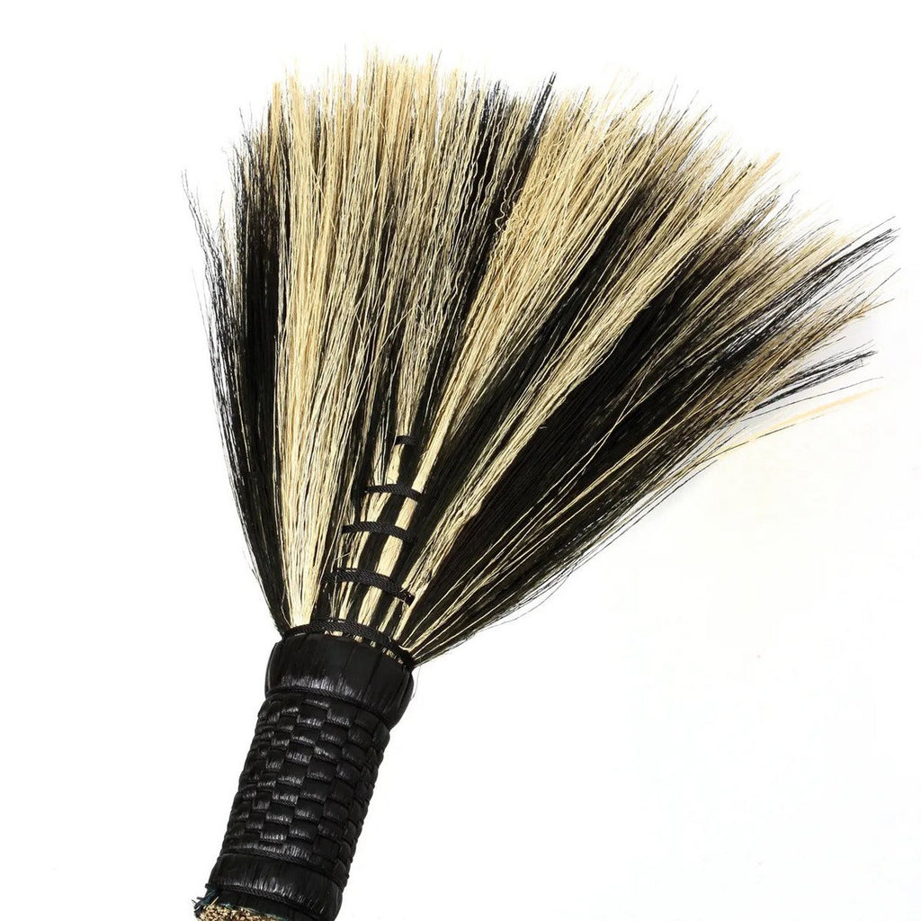 Grand balai décoratif en herbe naturelle – Noir Naturel – 130cm | Bazar Bizar