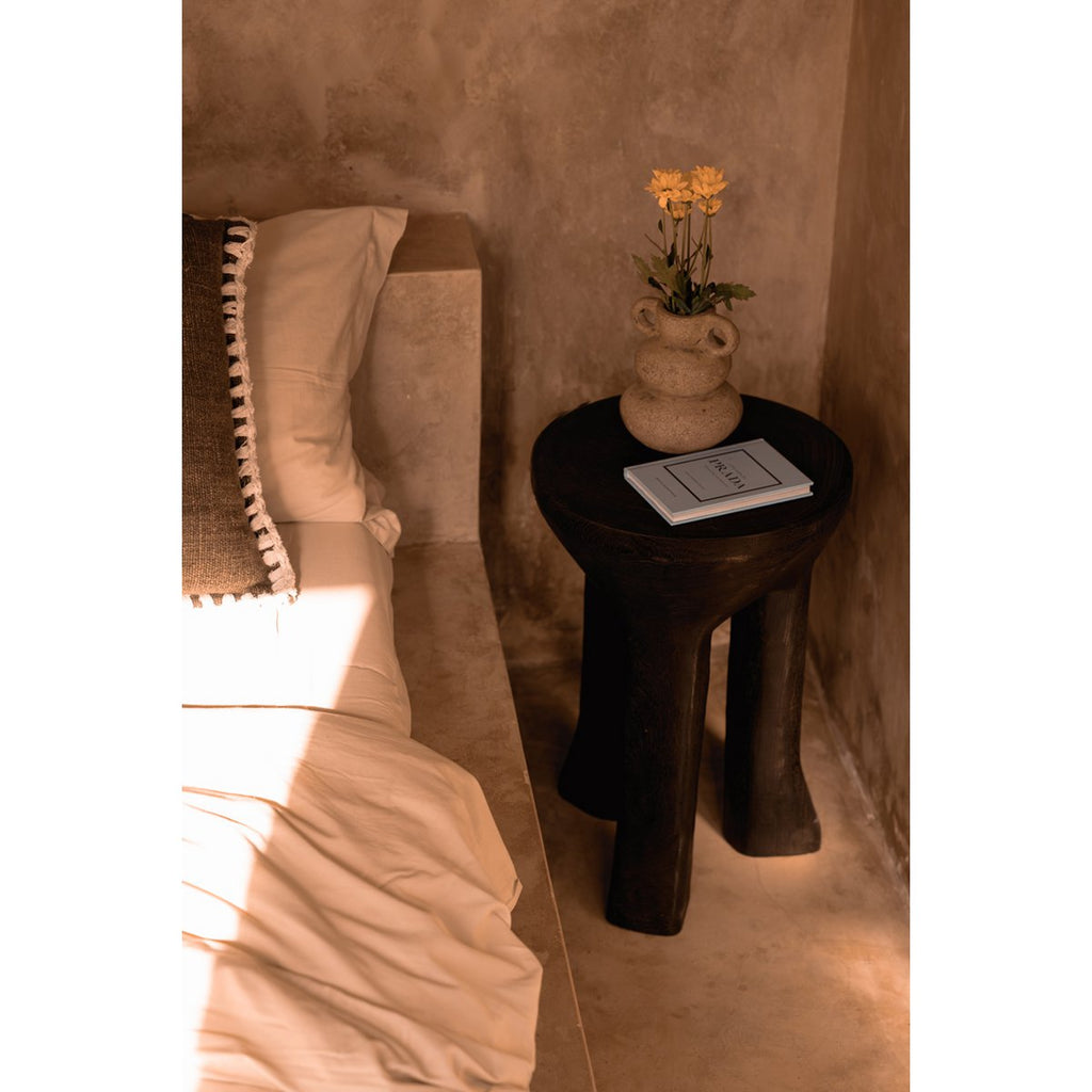 Table d’appoint trépied Java – Noyer foncé | Bazar Bizar